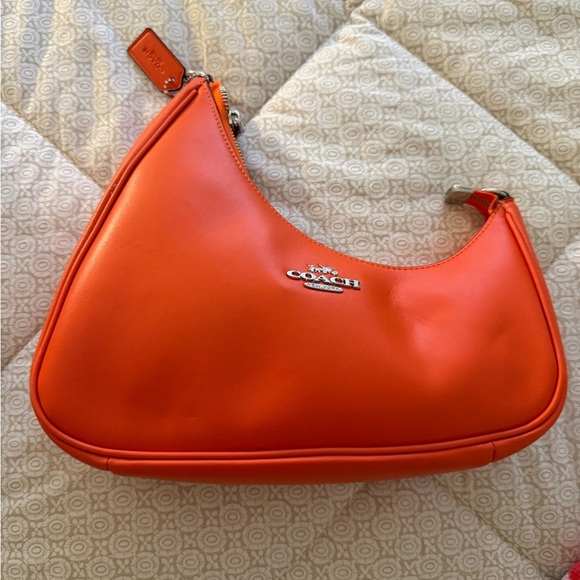 Coach Vibrant Orange Shoulder Twisted - Picture 4 of 5